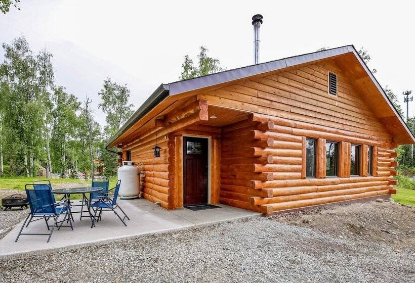 Welcoming Wasilla Cabin W/ Patio!