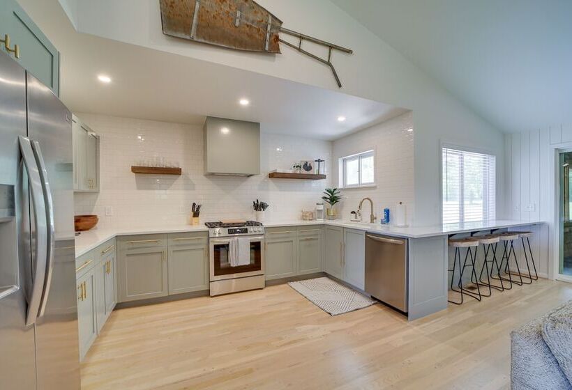 Well Appointed Tulsa Home W/ Fire Pit & Patio!