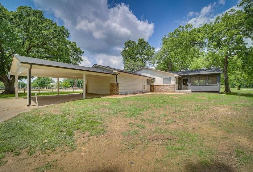 Well Appointed Tulsa Home W/ Fire Pit & Patio!