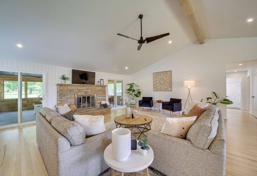 Well Appointed Tulsa Home W/ Fire Pit & Patio!