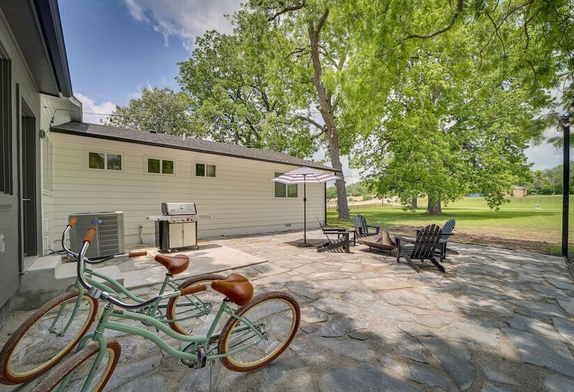 Well Appointed Tulsa Home W/ Fire Pit & Patio!