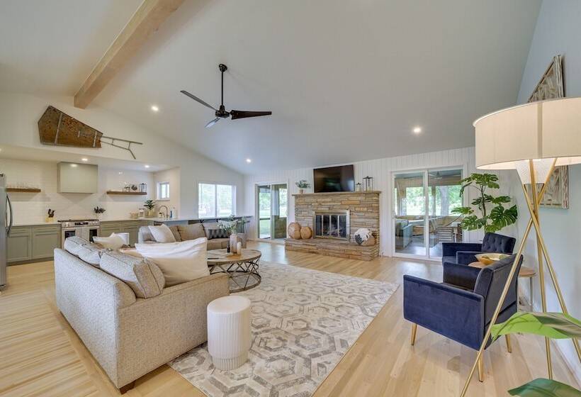 Well Appointed Tulsa Home W/ Fire Pit & Patio!