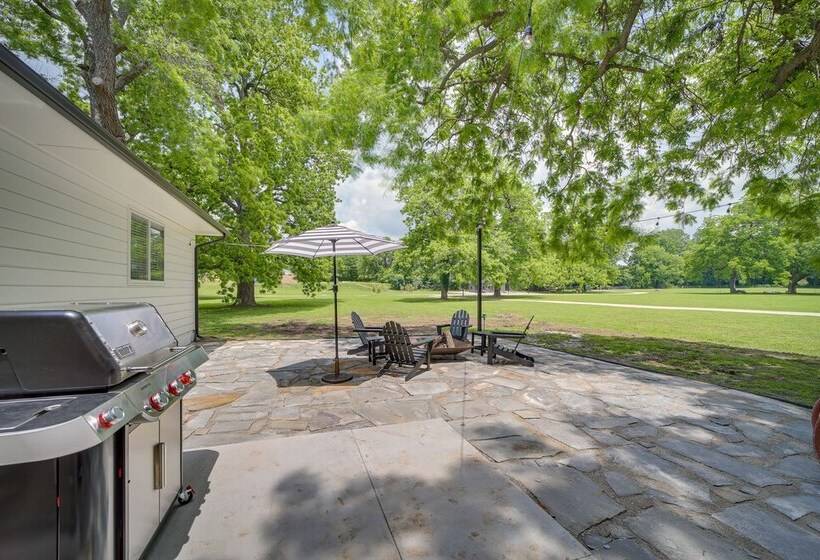Well Appointed Tulsa Home W/ Fire Pit & Patio!