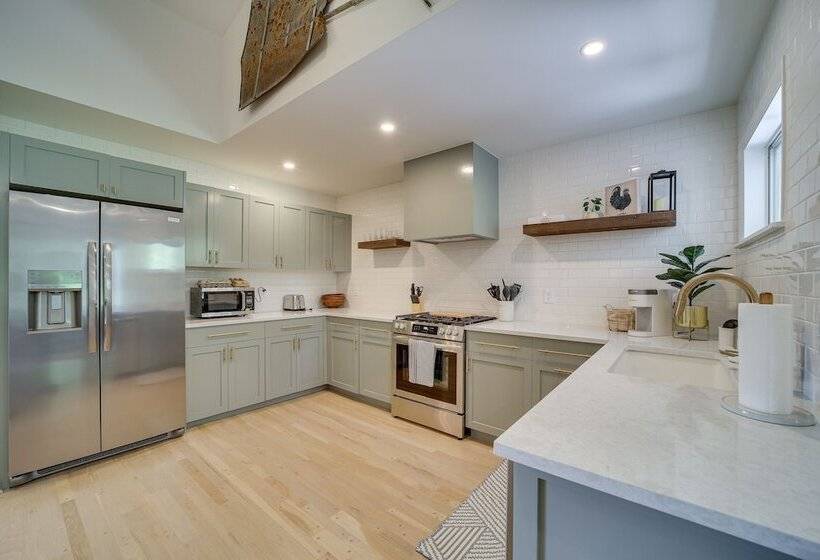 Well Appointed Tulsa Home W/ Fire Pit & Patio!