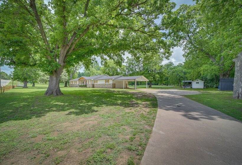 Well Appointed Tulsa Home W/ Fire Pit & Patio!