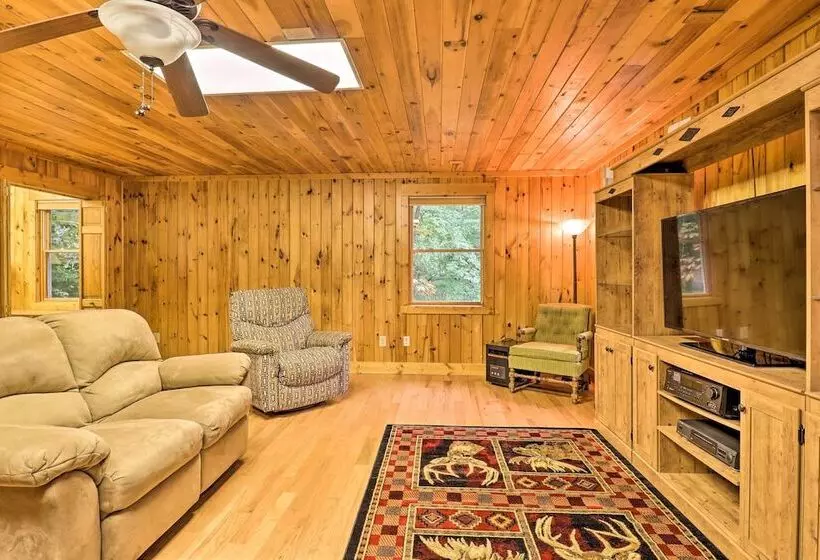 Breathtaking Mountain Views: Cullowhee Cabin!
