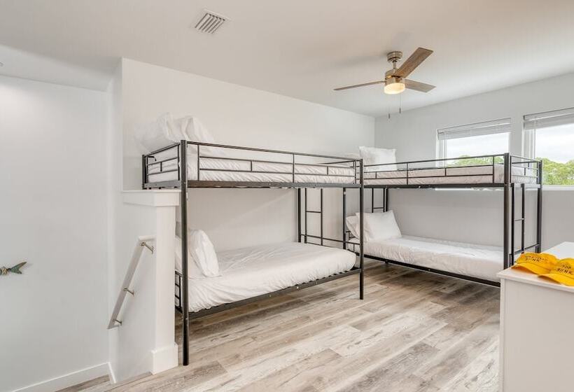 Flipper By Avantstay 18 Person Retreat W/ Pool