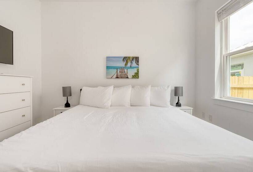 Flipper By Avantstay 18 Person Retreat W/ Pool