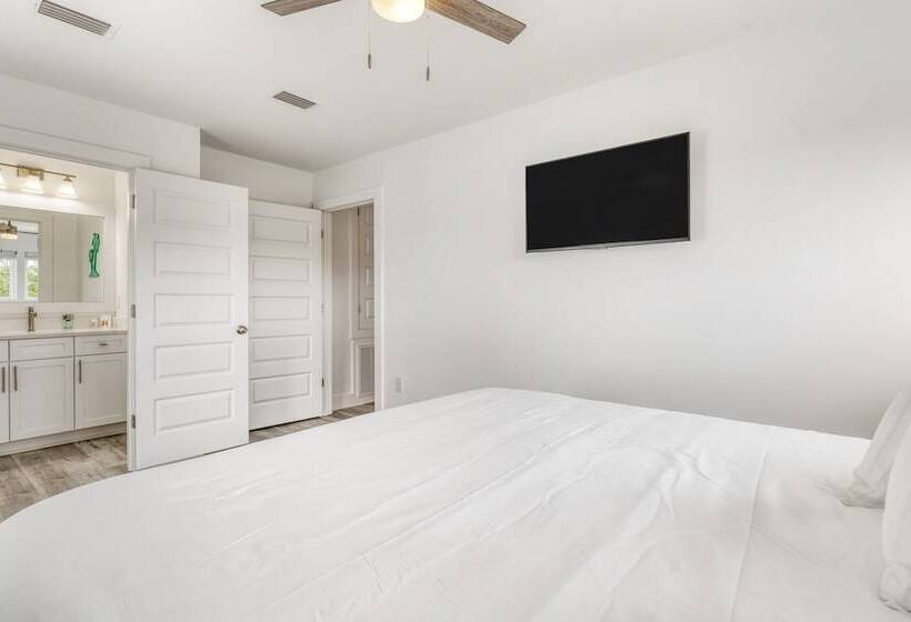 Flipper By Avantstay 18 Person Retreat W/ Pool