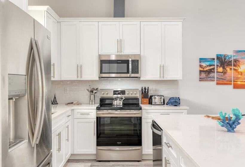 Flipper By Avantstay 18 Person Retreat W/ Pool