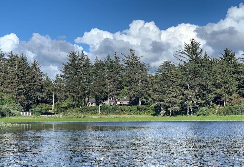 Floras Lake House Bed & Breakfast