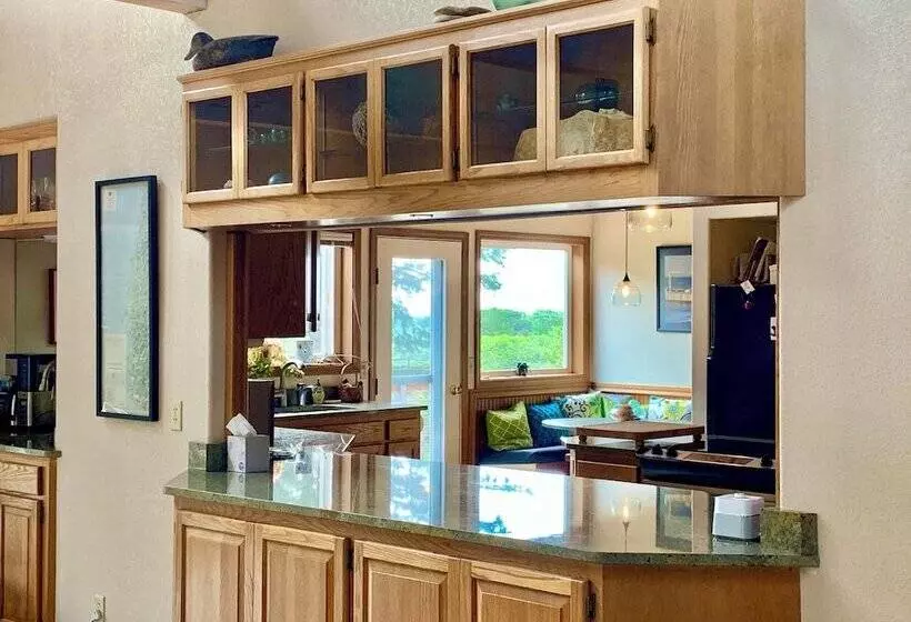 Floras Lake House Bed & Breakfast