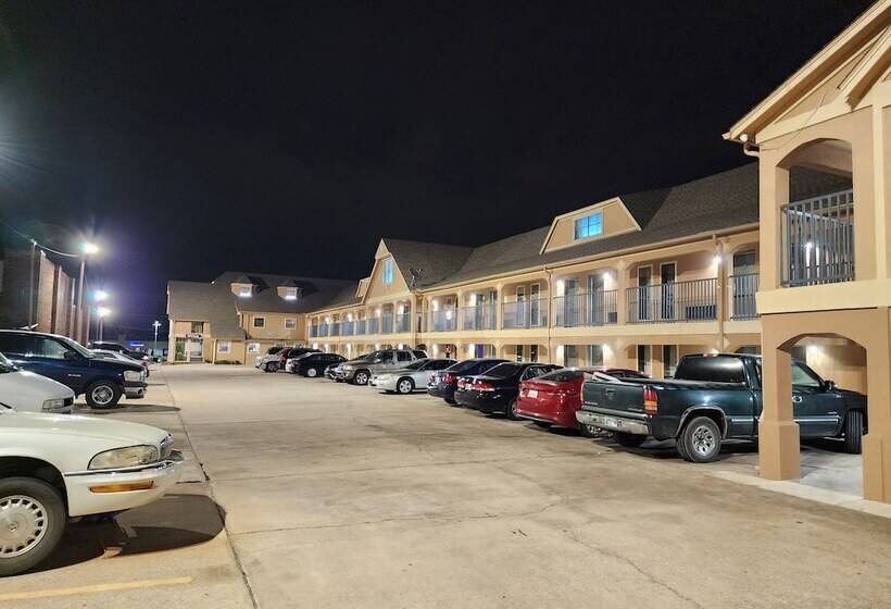 Отель Executive Inn