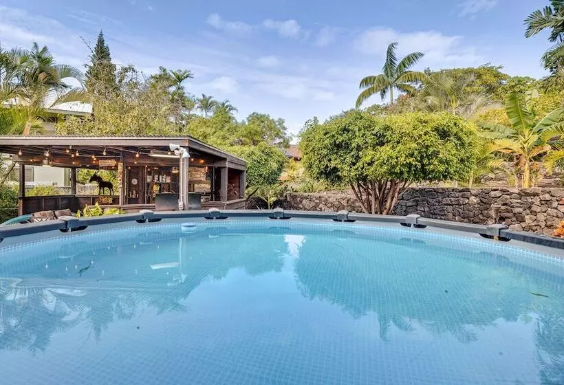 Kailua Kona Home W/ Tropical Bar: Walk To Beach!