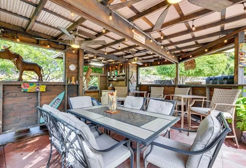 Kailua Kona Home W/ Tropical Bar: Walk To Beach!