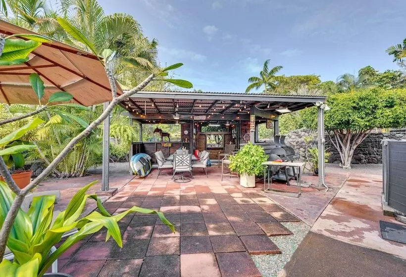 Kailua Kona Home W/ Tropical Bar: Walk To Beach!