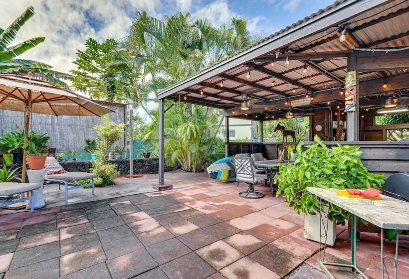 Kailua Kona Home W/ Tropical Bar: Walk To Beach!