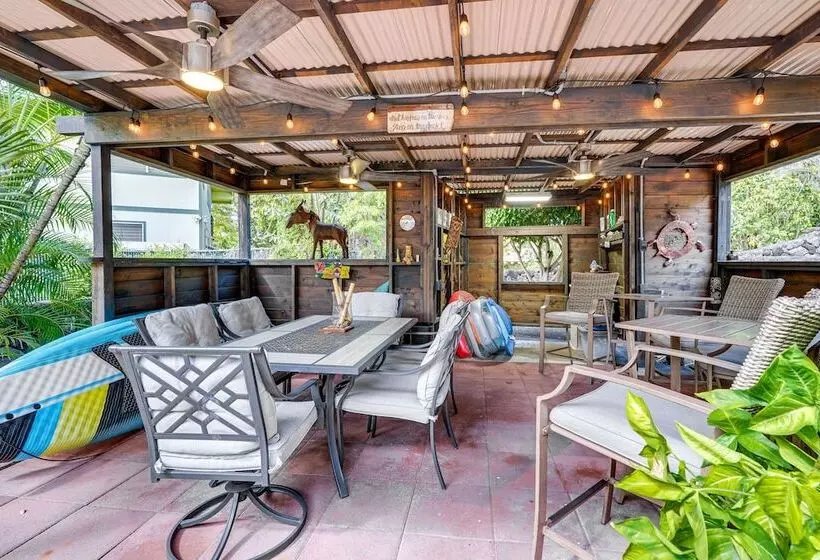 Kailua Kona Home W/ Tropical Bar: Walk To Beach!