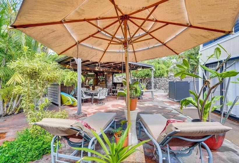 Kailua Kona Home W/ Tropical Bar: Walk To Beach!