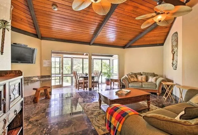 Kailua Kona Home W/ Tropical Bar: Walk To Beach!