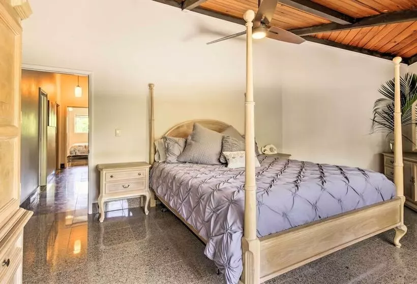 Kailua Kona Home W/ Tropical Bar: Walk To Beach!