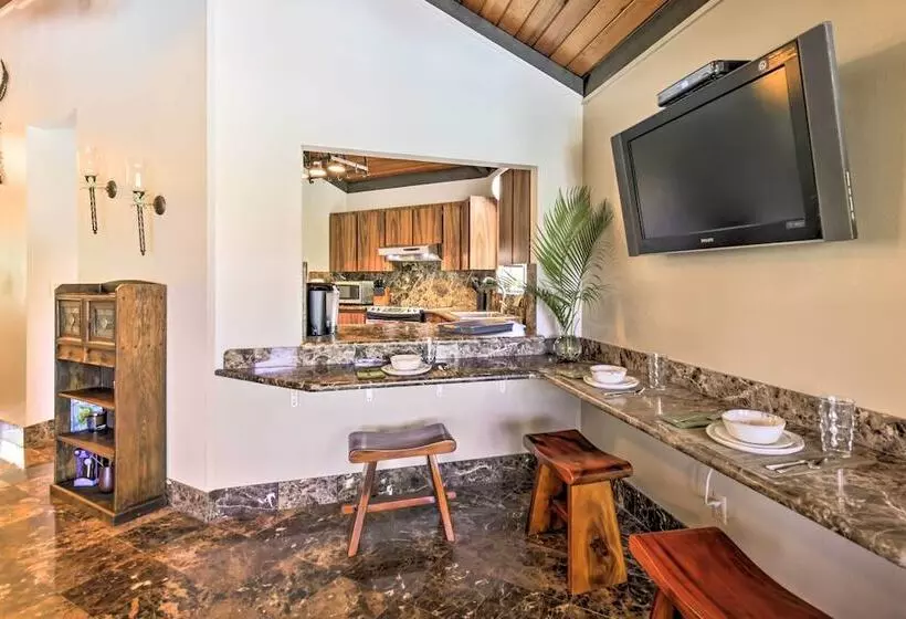 Kailua Kona Home W/ Tropical Bar: Walk To Beach!