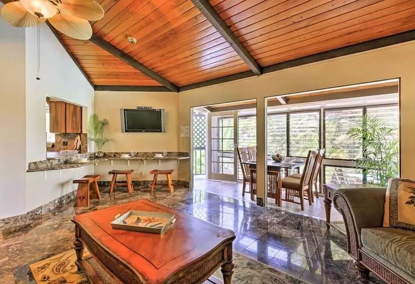 Kailua Kona Home W/ Tropical Bar: Walk To Beach!