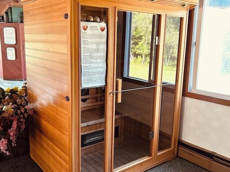 Mollyockett Motel & Swim Spa