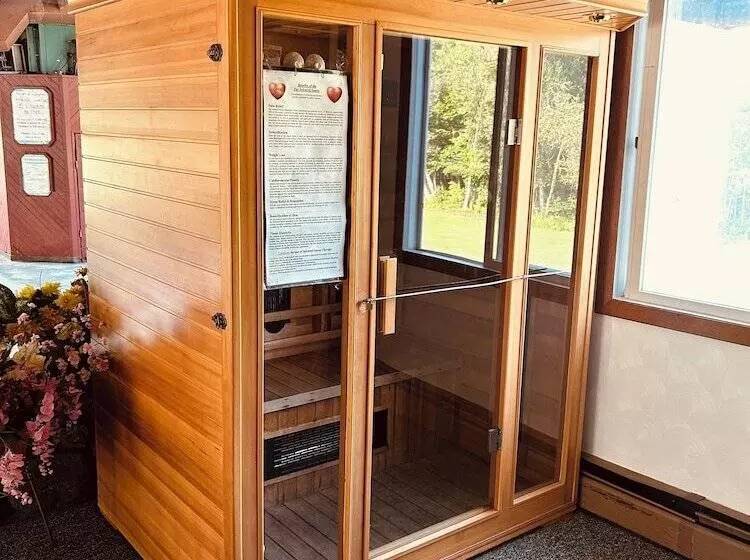 Mollyockett Motel & Swim Spa