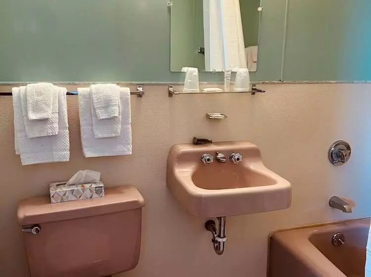 Mollyockett Motel & Swim Spa