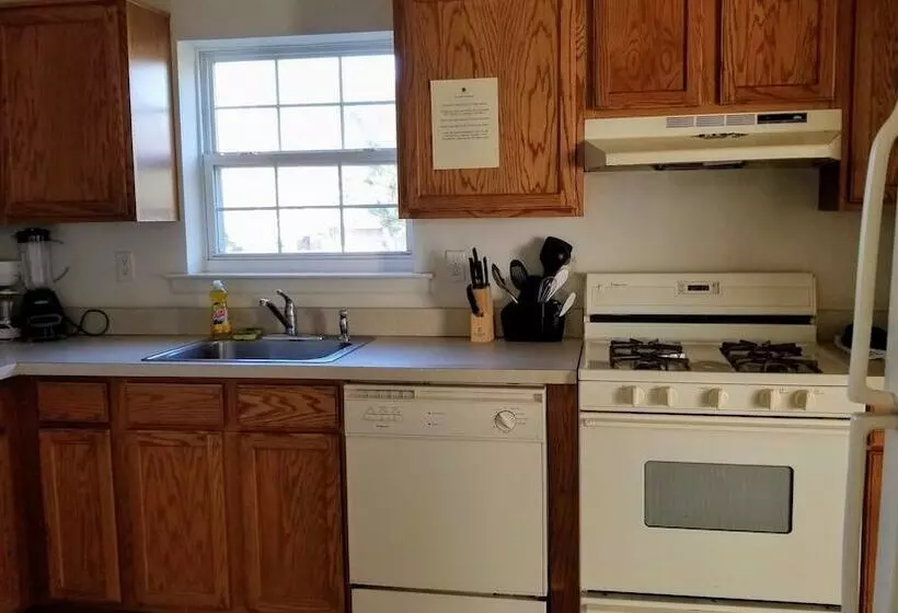 Majatalo Lotus Suites Woodbridge