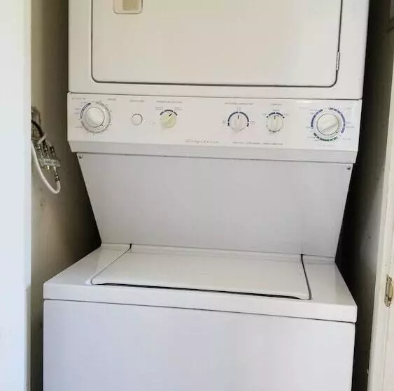 Majatalo Lotus Suites Woodbridge