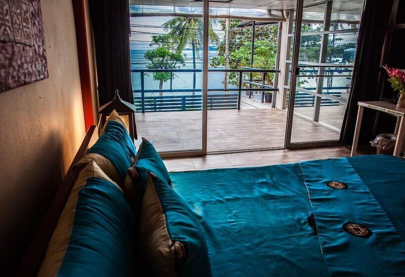 پانسیون Oimho Beach House Apartment Beach Front