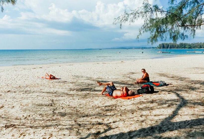 پانسیون Oimho Beach House Apartment Beach Front