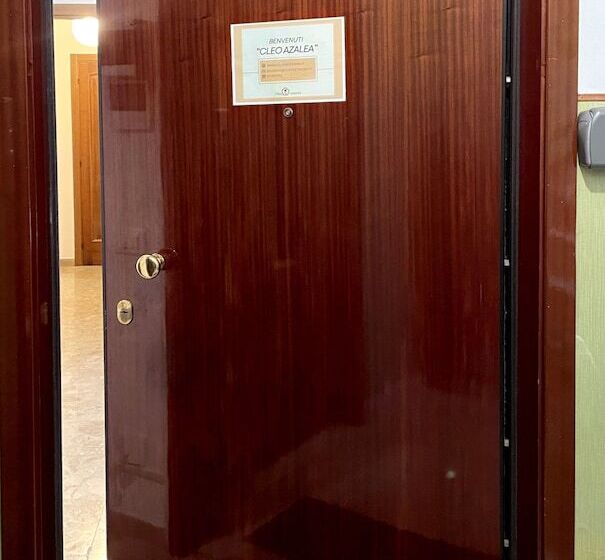 پانسیون Cleo Azalea