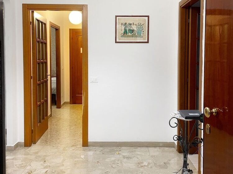 پانسیون Cleo Azalea