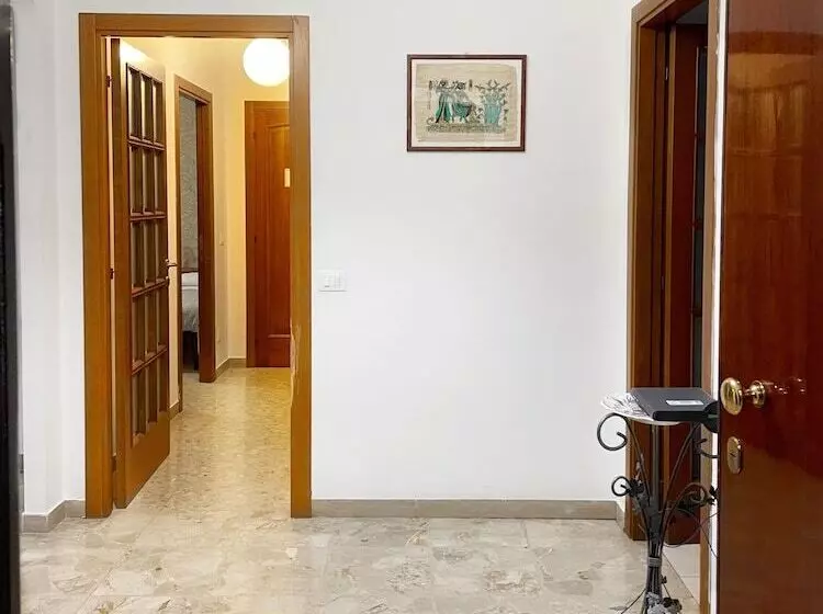 پانسیون Cleo Azalea