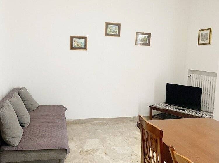 پانسیون Cleo Azalea