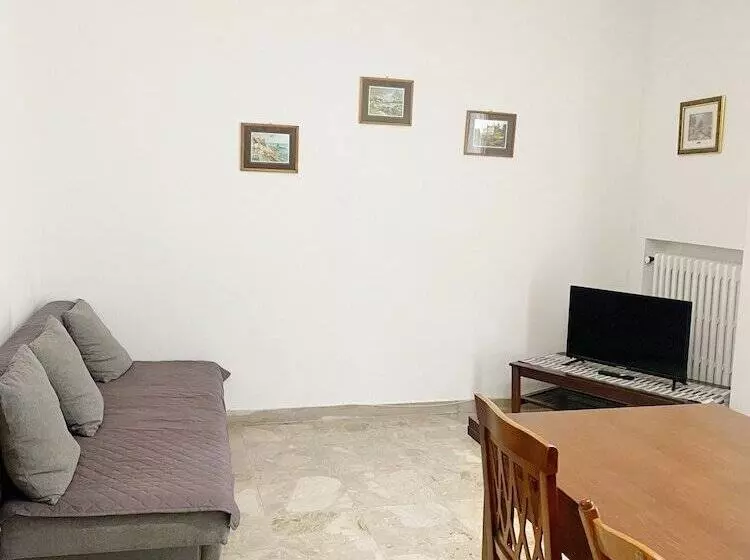 پانسیون Cleo Azalea