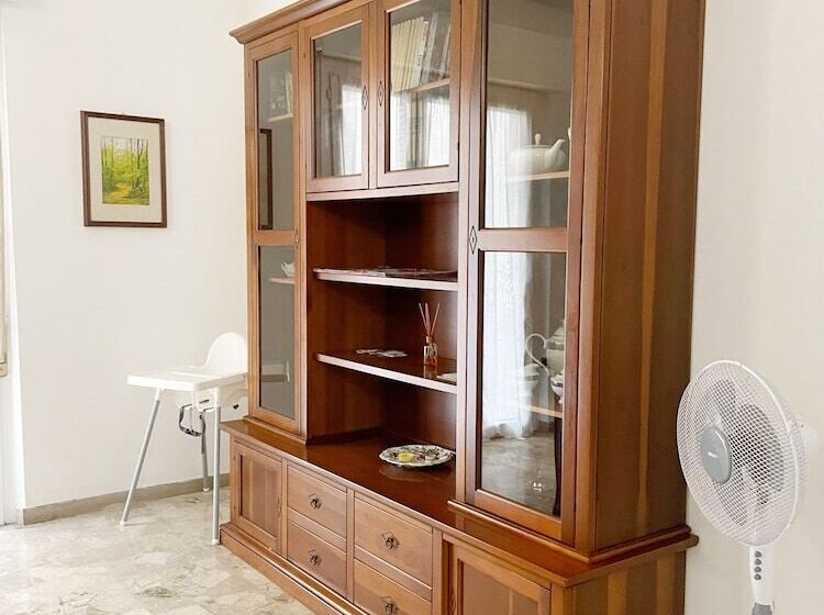 پانسیون Cleo Azalea