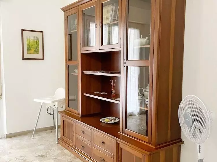 پانسیون Cleo Azalea