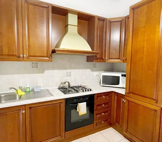 پانسیون Cleo Azalea