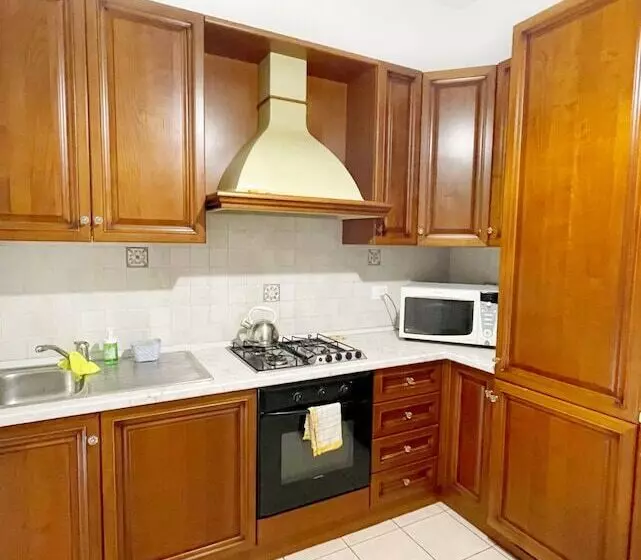 پانسیون Cleo Azalea