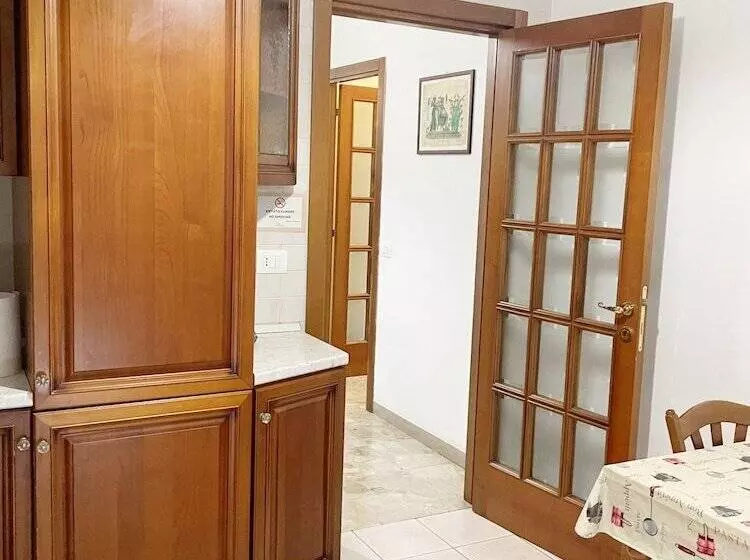 پانسیون Cleo Azalea