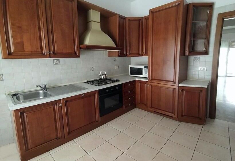 پانسیون Cleo Azalea