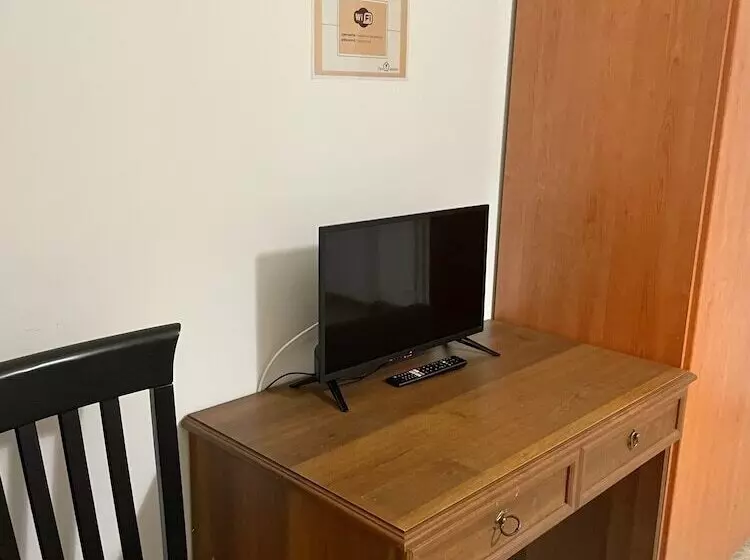 پانسیون Cleo Azalea