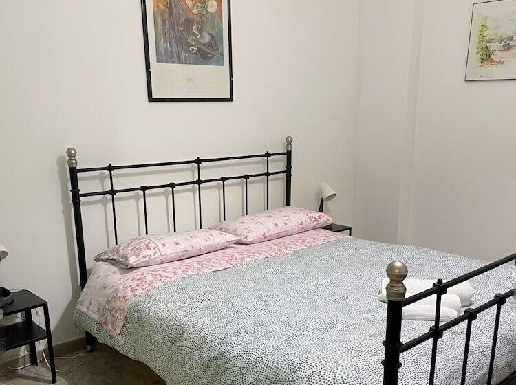 پانسیون Cleo Azalea