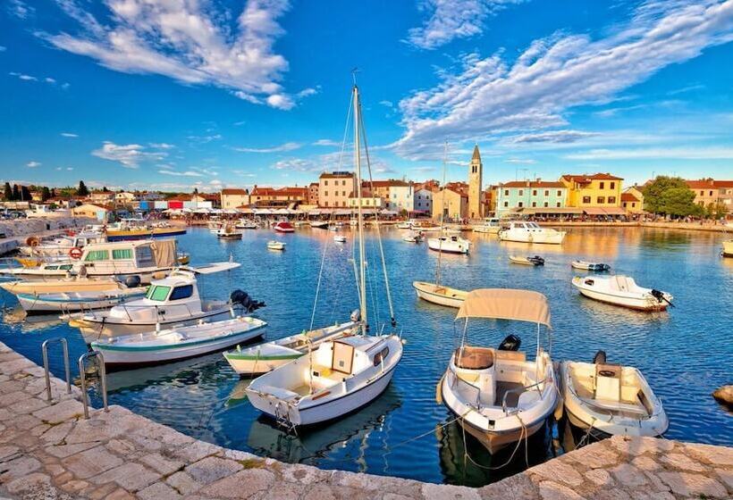 펜션 Ul. Dinka Trinajstića 10