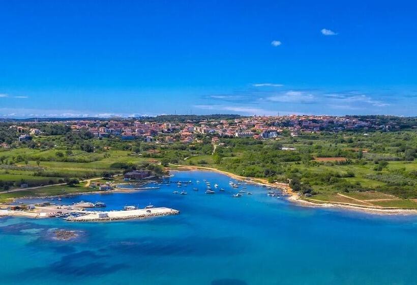 펜션 Ul. Dinka Trinajstića 10