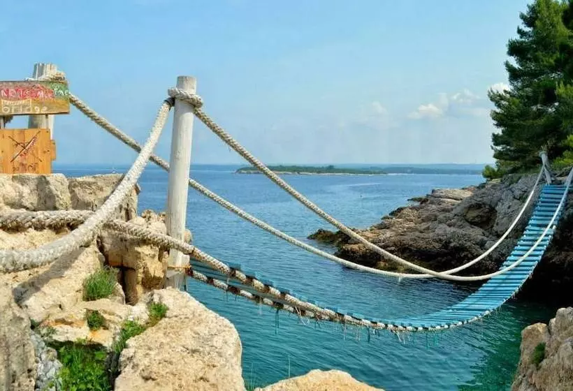 Majatalo Ul. Dinka Trinajstića 10